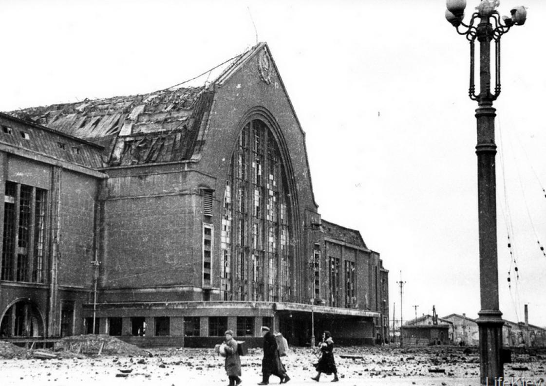 Вокзал, 1945 рік